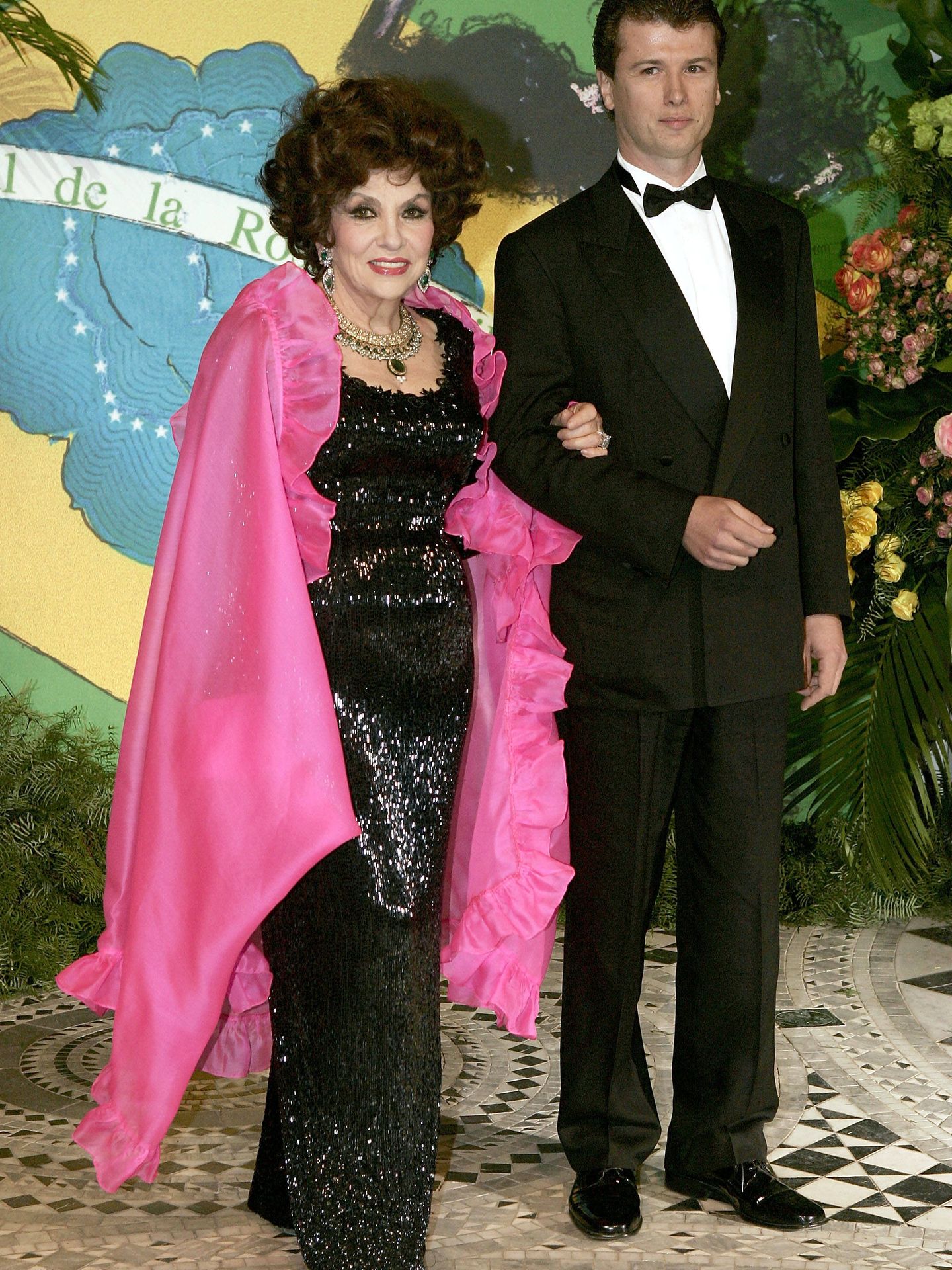 Gina Lollobrigida y Javier Rigau en el Baile de la Rosa de 2005. (Getty)