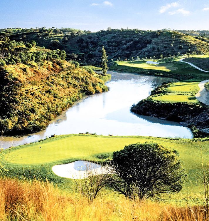 Con tres recorridos de 18 hoyos cada uno y dos escuelas de golf (Paul McGinley Golf Academy y TaylorMade Fitting Center), Quinta do Lago, en el Algarve, es una joya.