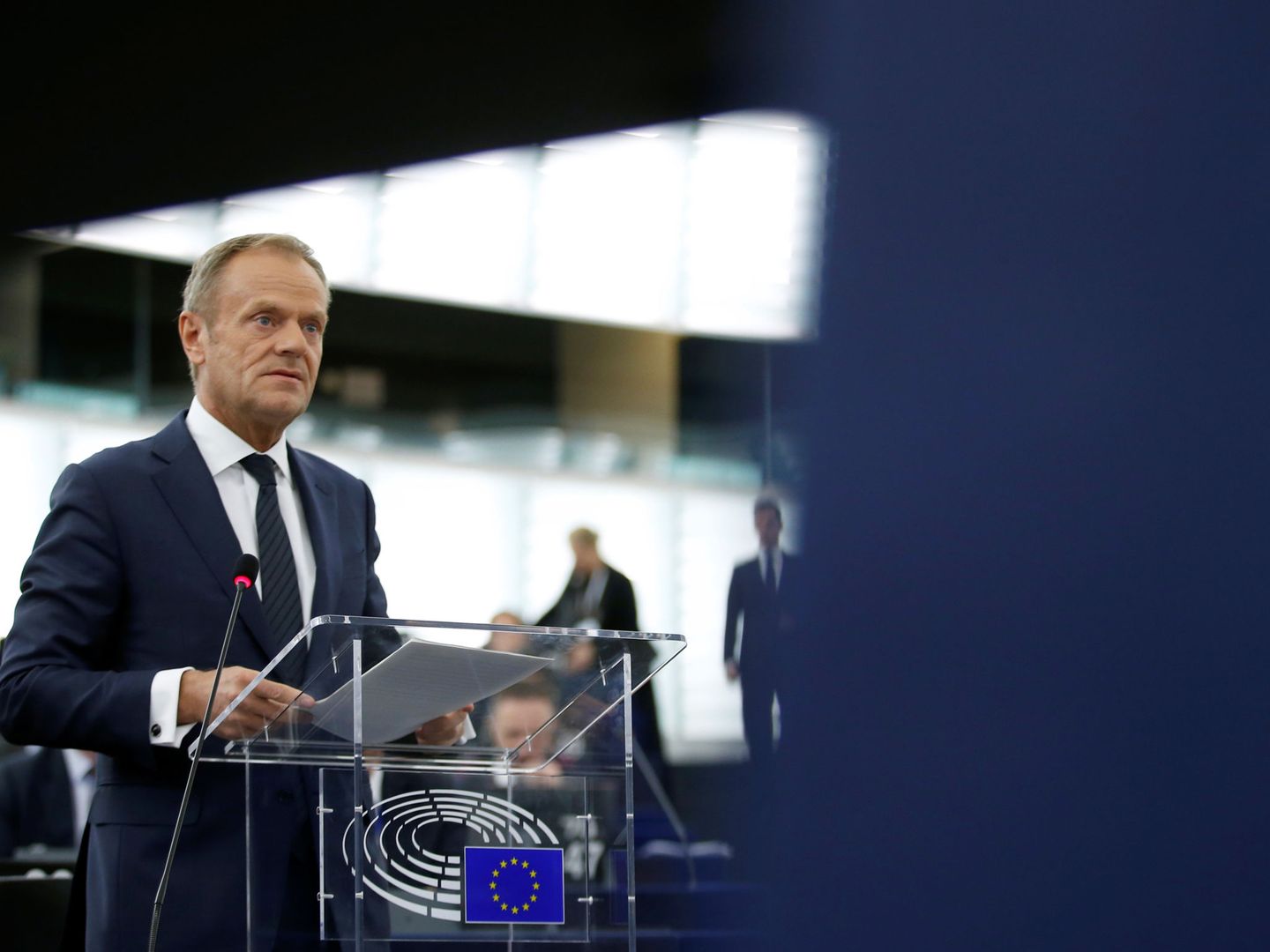 Tusk durante el debate este martes en la Eurocámara. (Reuters)