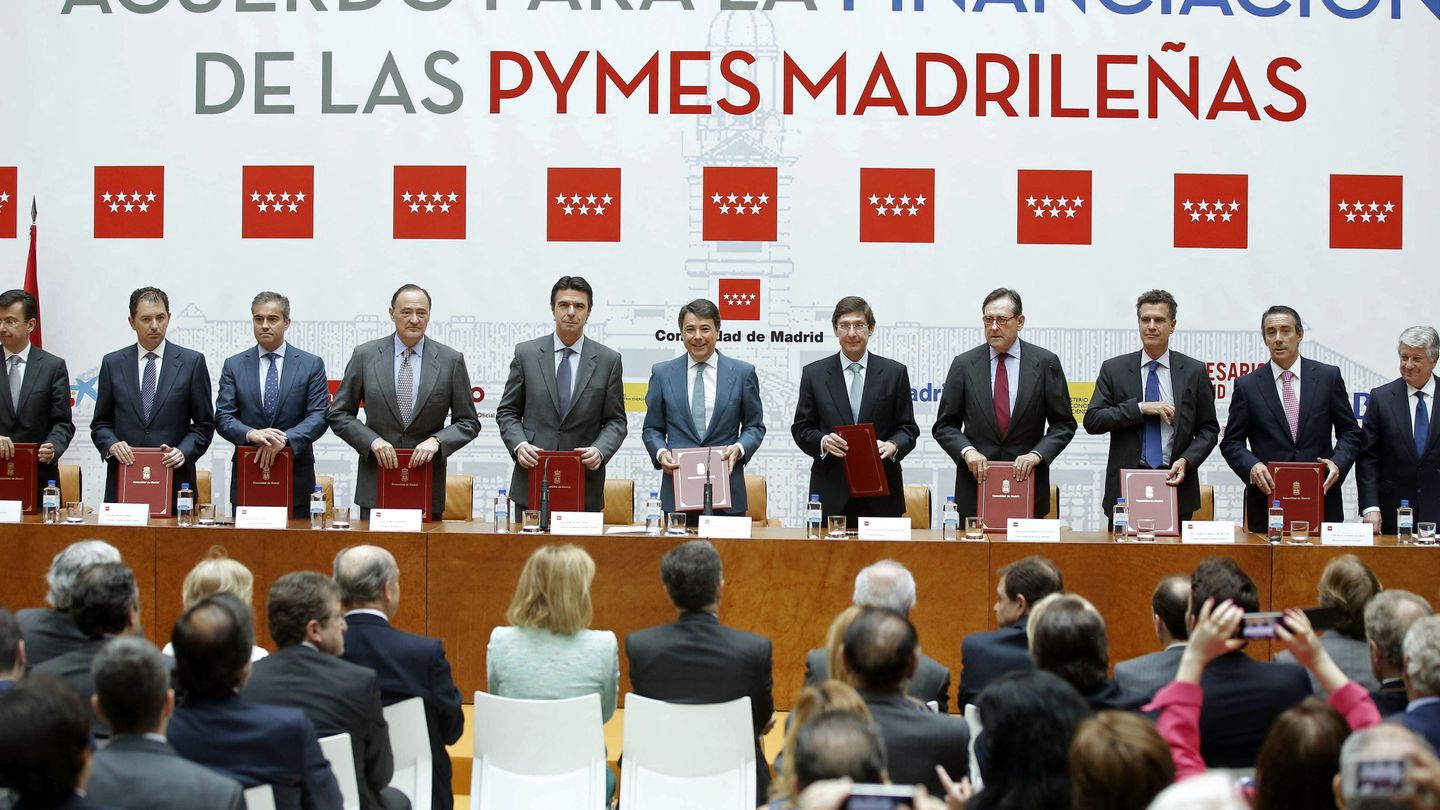 Un acto de Avalmadrid con el Gobierno regional, con el expresidente Ignacio González en el centro.
