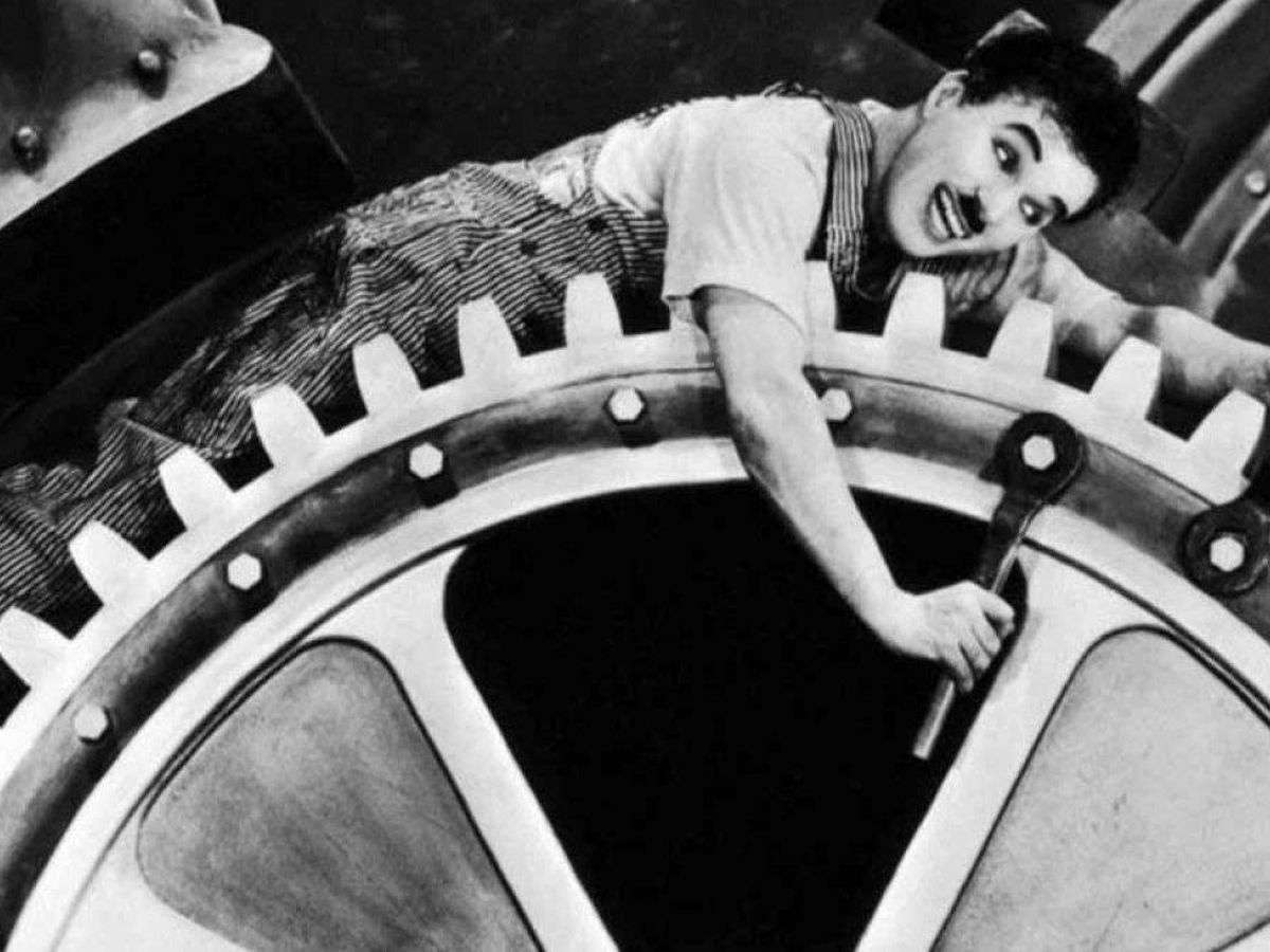 Foto: Chaplin en un fotogramas de 'Tiempos Modernos'. (Warner)