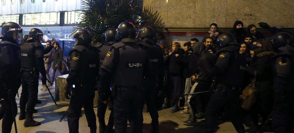 Choque entre policía y manifestantes. (EFE)