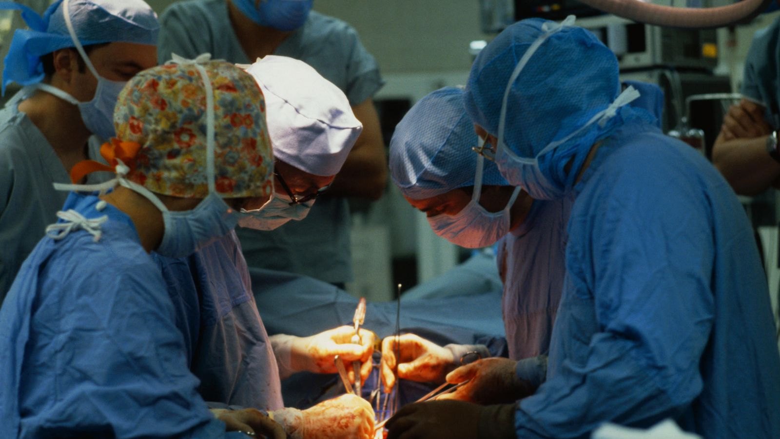 Foto: El Hospital Clínic realizó el primer trasplante renal por vía vaginal. (Corbis)