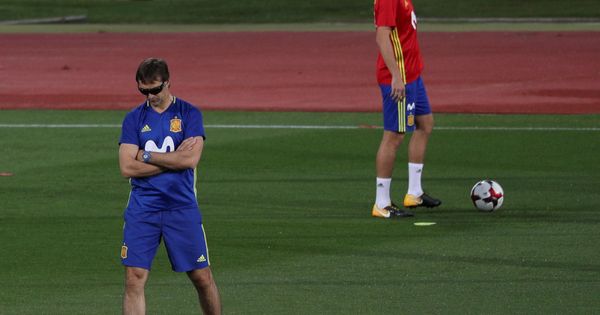 Foto: Julen Lopetegui y Piqué, durante un entrenamiento de la Selección. (Reuters)