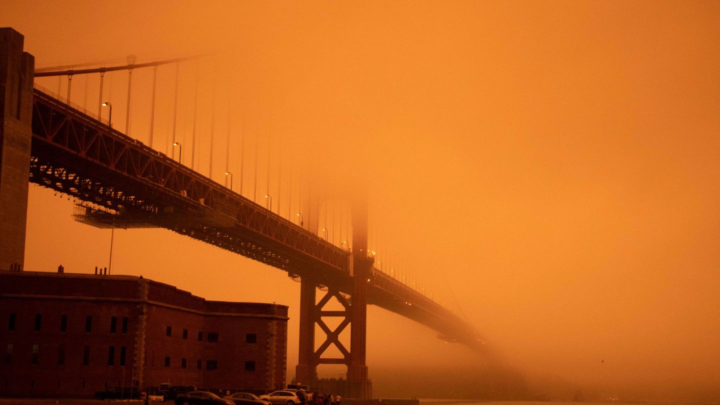 Cielos naranjas sobre el Golden Gate en San Francisco. (Reuters)
