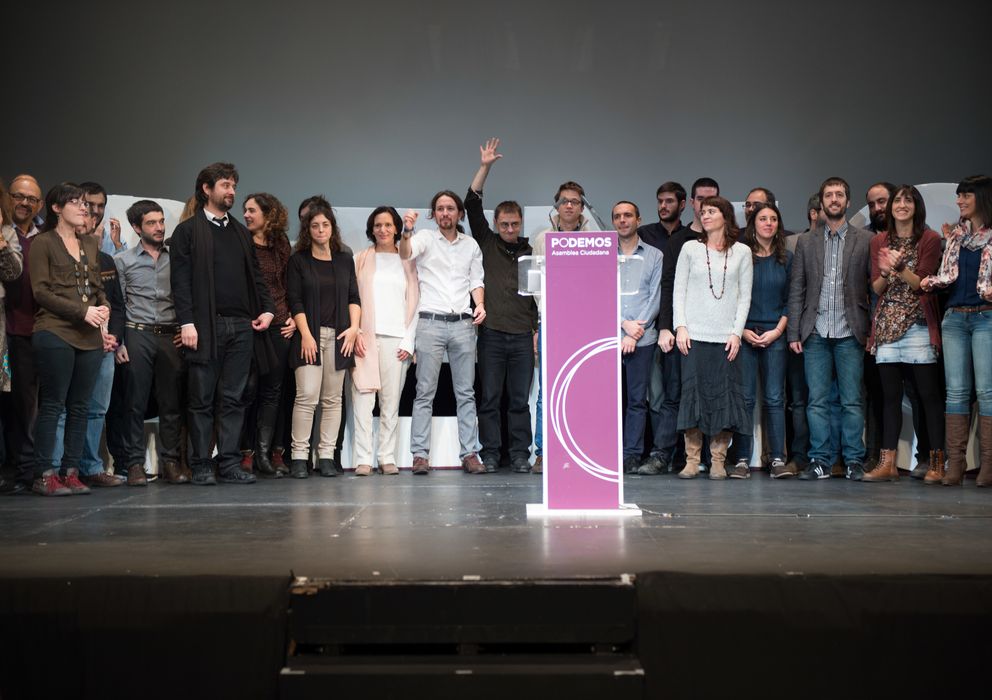 Foto: Miembros del Consejo Estatal de Podemos, el pasado mes de noviembre, tras su proclamación oficial. (Daniel Muñoz)