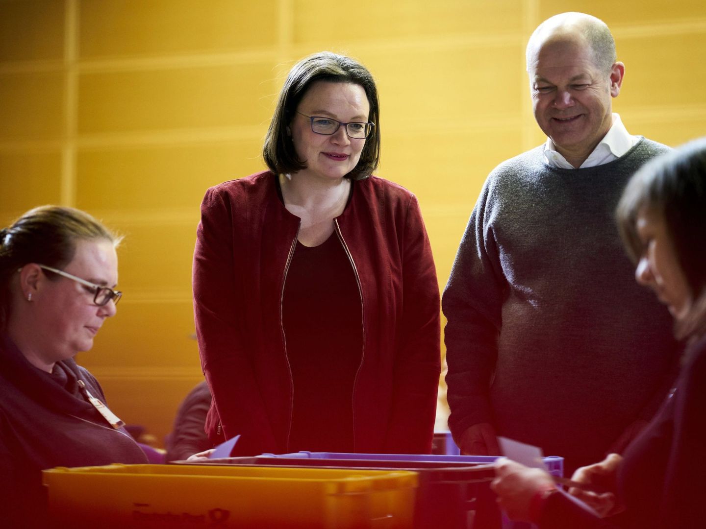 Andrea Nahles durante el recuento de la consulta en el SPD sobre el acuerdo de coalición, en Berlín. (Reuters)