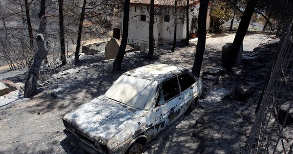 Foto: El incendio forestal en Beneixama (Alicante). (EFE)
