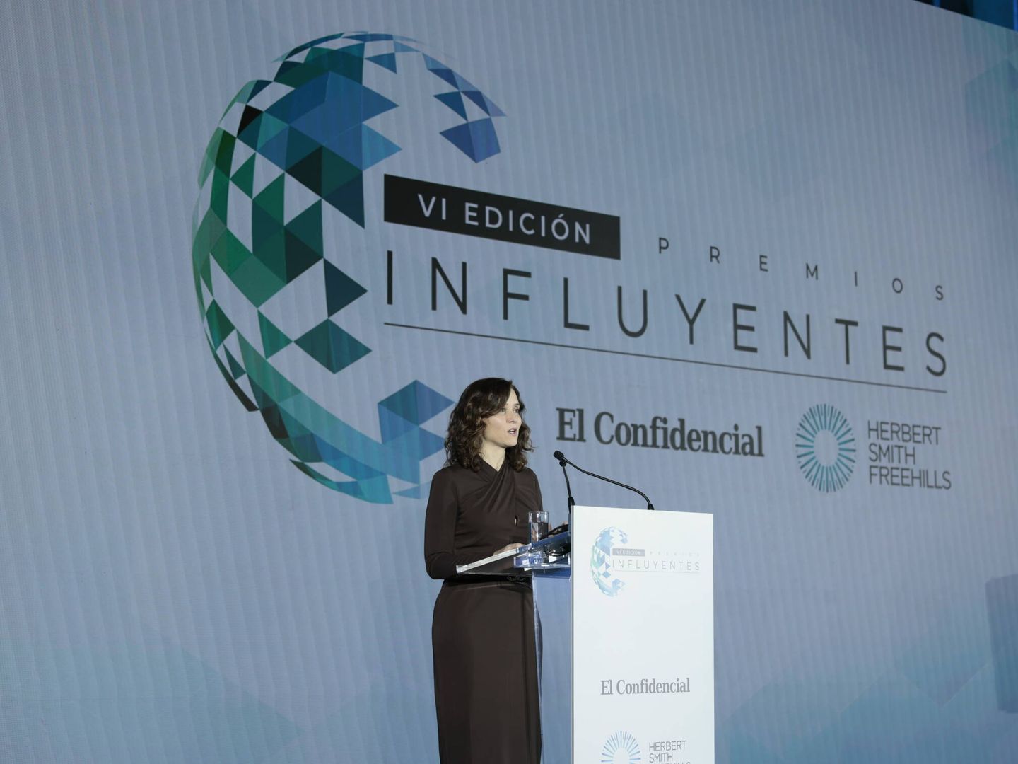 La presidenta de la Comunidad de Madrid, Isabel Díaz Ayuso, en los Premios Influyentes 2023. (EC)