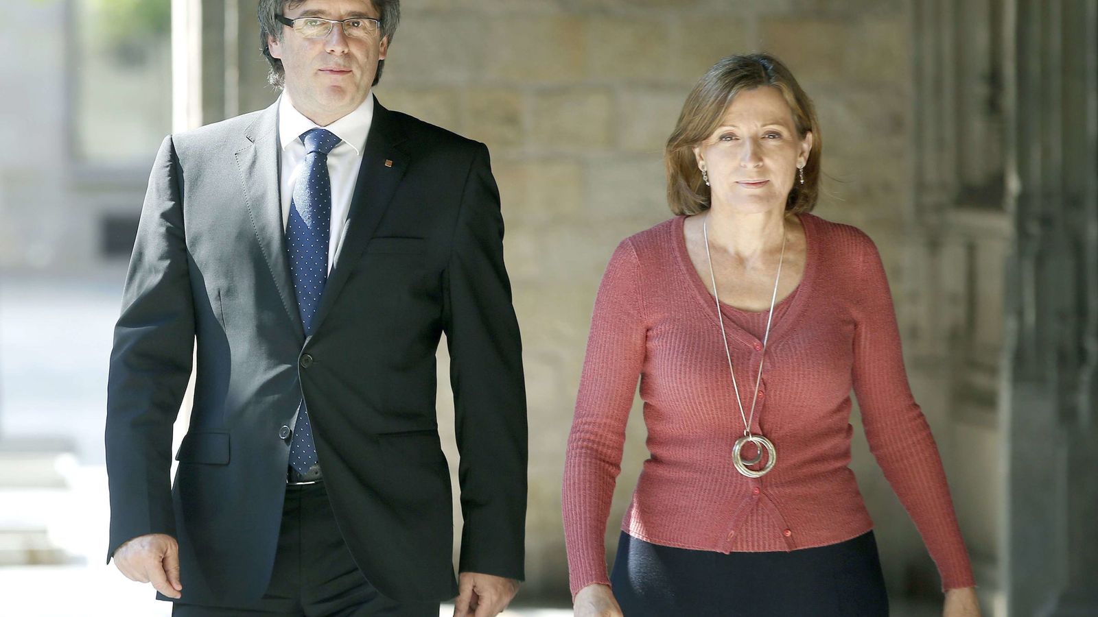 Foto: El presidente de la Generalitat, Carles Puigdemont, junto a la presidenta del Parlament, Carme Forcadell. (Efe)