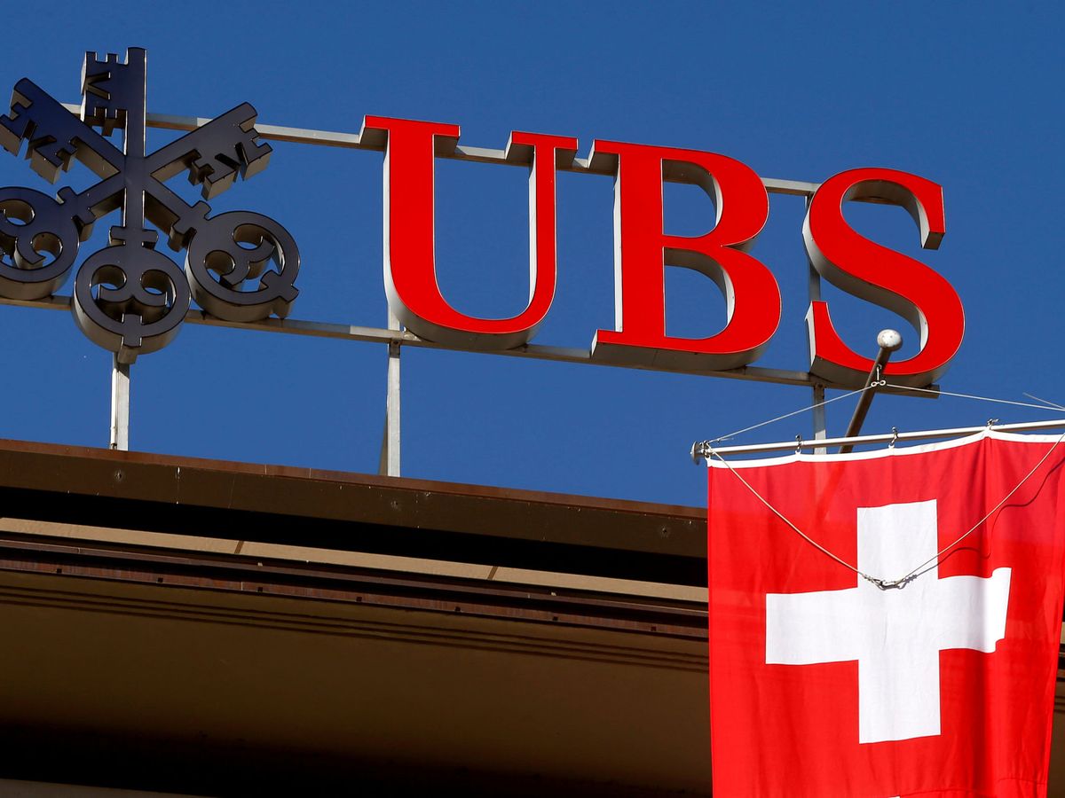 Foto: Logo de UBS en uno de sus edificios. (Reuters/Arnd Wiegmann)