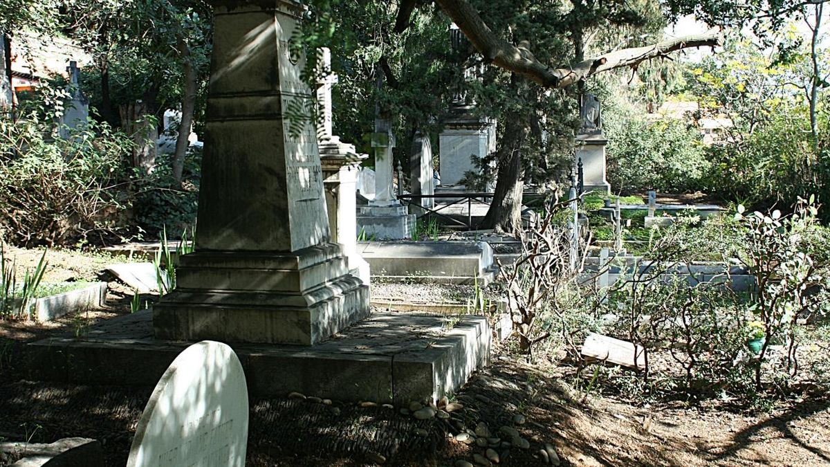 Cuatro cementerios con encanto para pasear entre las lápidas
