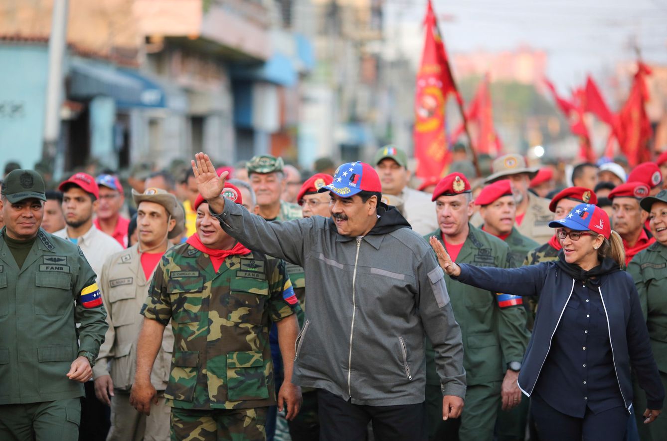Nicolás Maduro y su esposa, Cilia Flores, durante la concentración chavista del 2 de febrero de 2019. (Reuters)