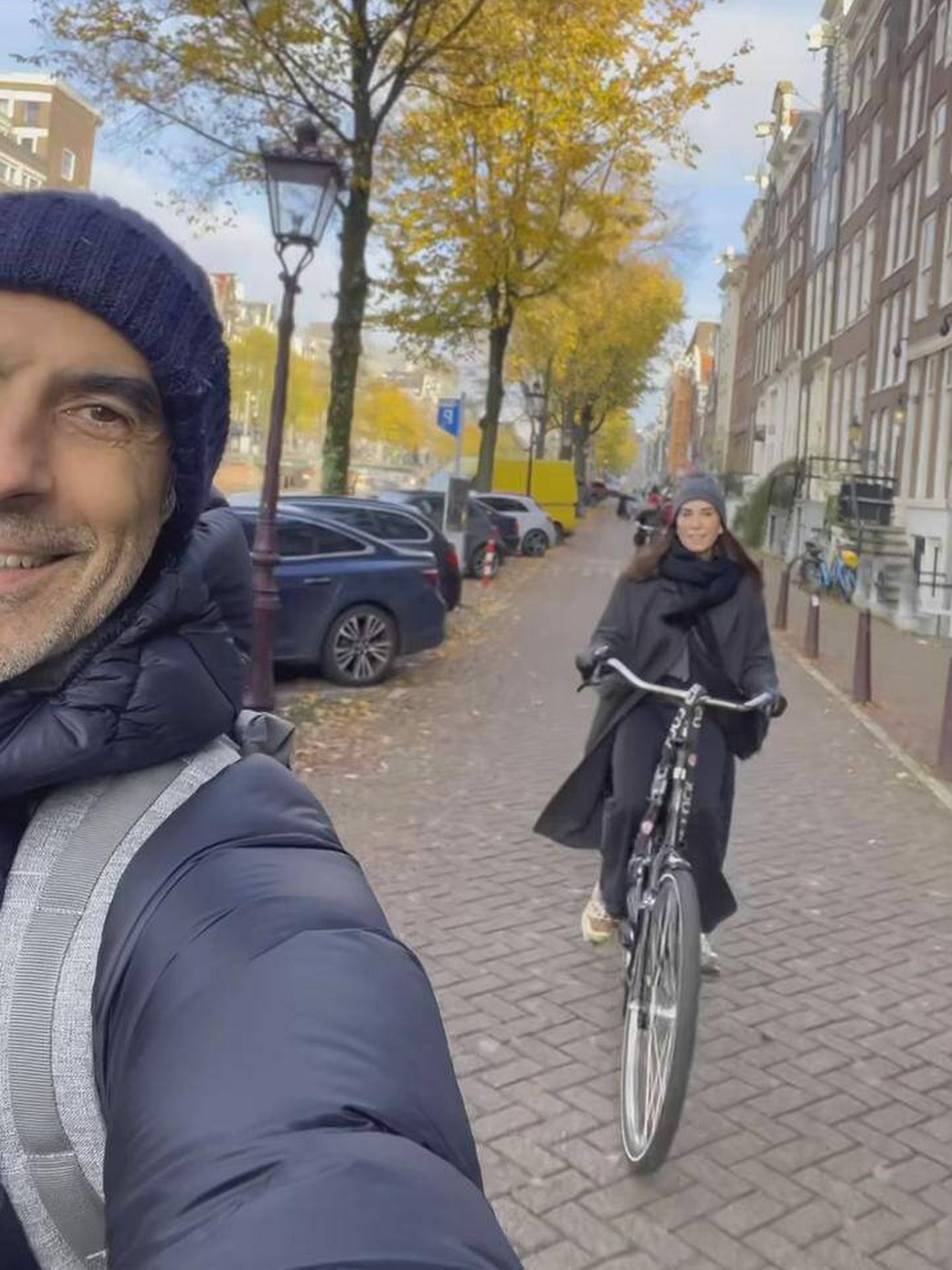 Jorge Fernández y Nora Aristegui disfrutan montando en bicicleta por Ámsterdam. (Instagram/@jorgefdeztv)
