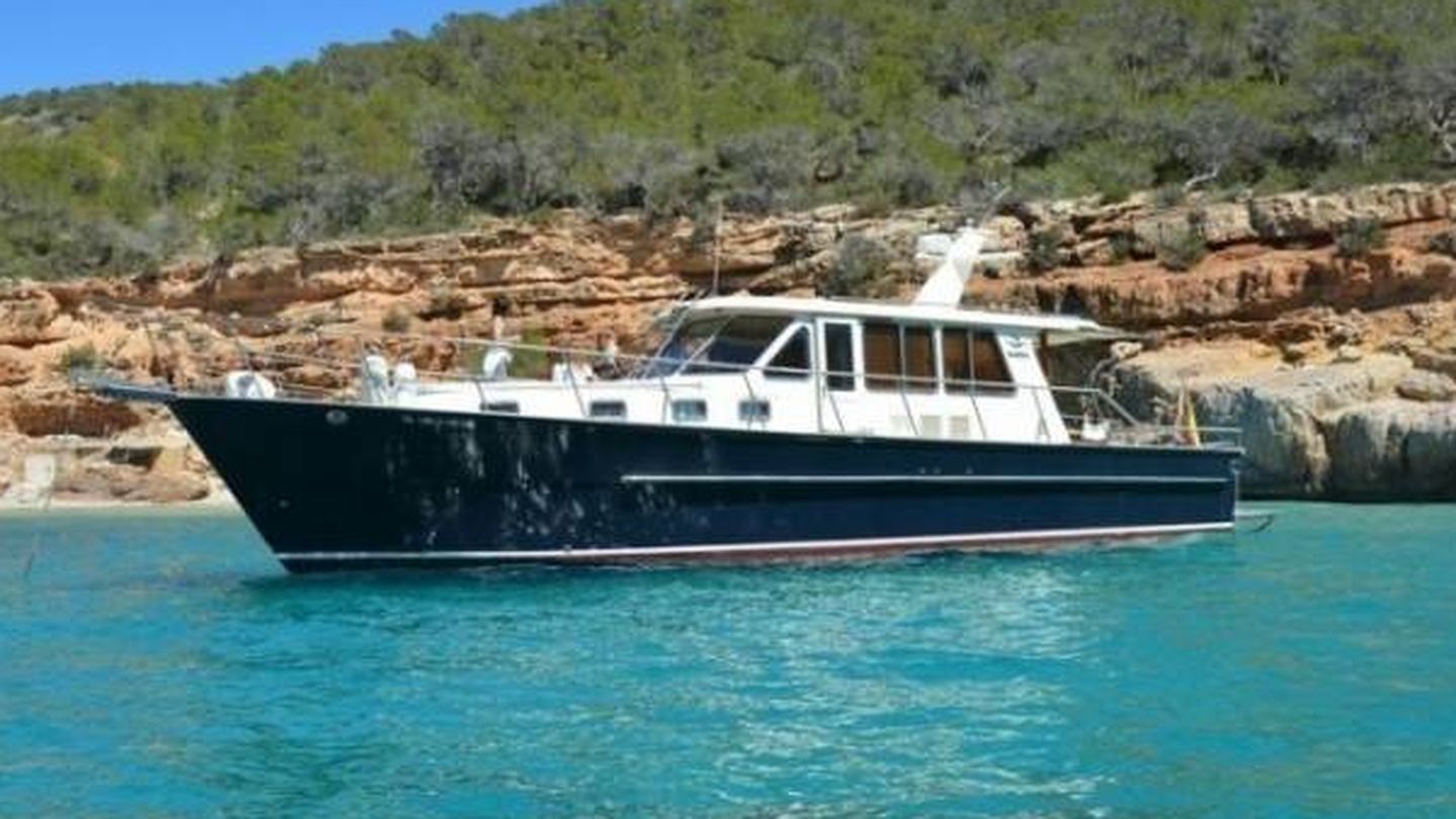 Uno de los barcos que puedes alquilar en Ibiza.