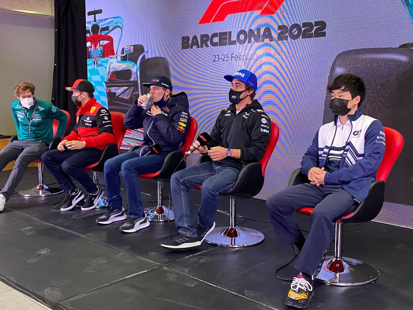 Alonso compartió la primera rueda de prensa oficial con Verstappen, Vettel, Leclerc y Tsunoda
