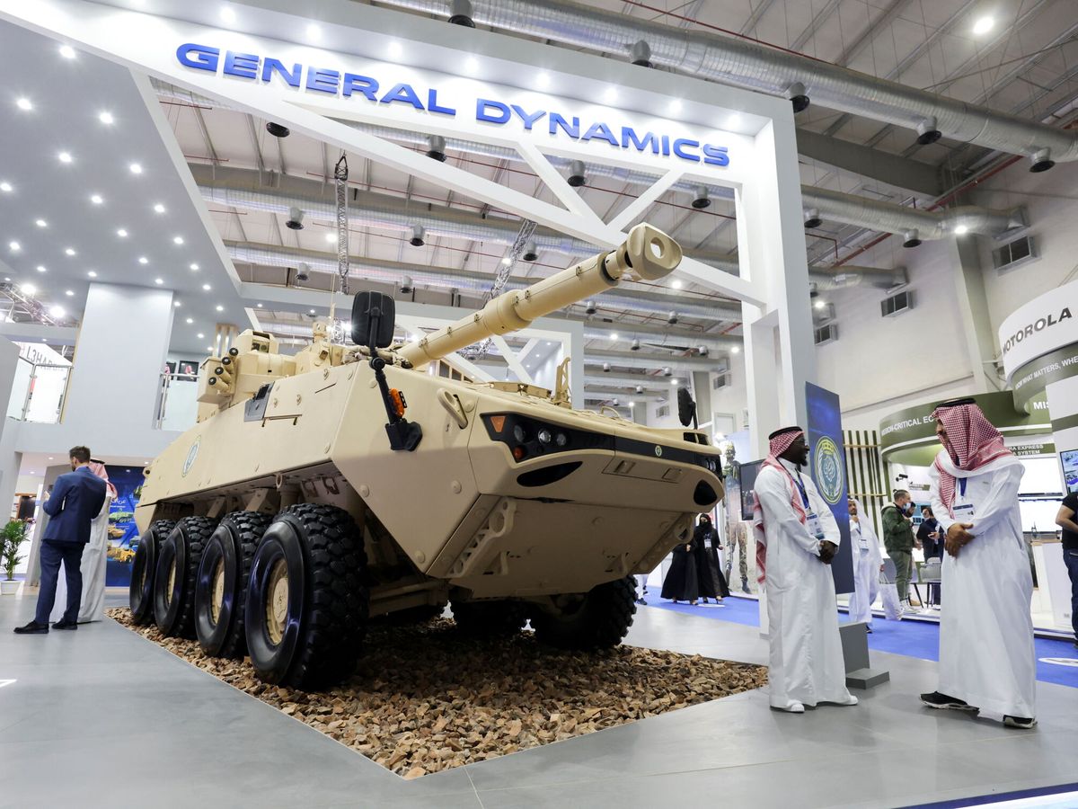 Foto: Stand de General Dynamics en evento de defensa en Arabia Saudí. (Reuters/Ahmed Yosri)