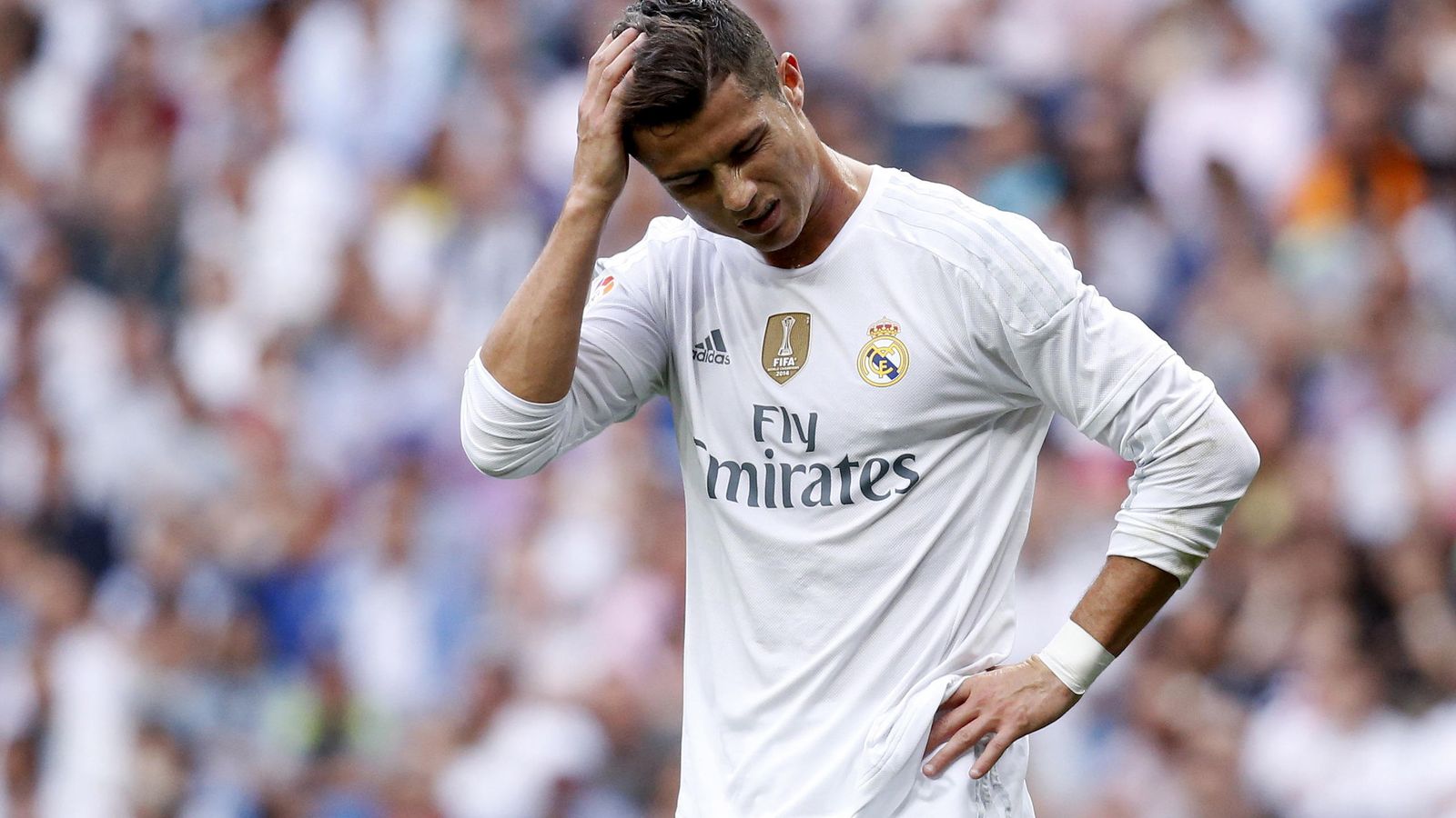 Foto: Un desesperado Cristiano Ronaldo se lamenta de una ocasión perdida ante el Málaga (Reuters)