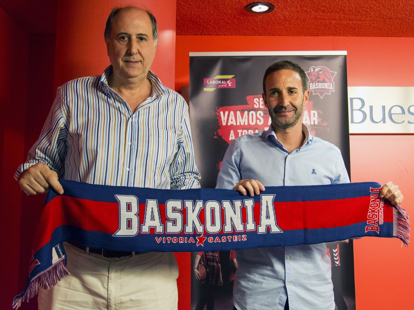 Josean Querejeta, junto al entrenador del Baskonia, Sito Alonso. (EFE)