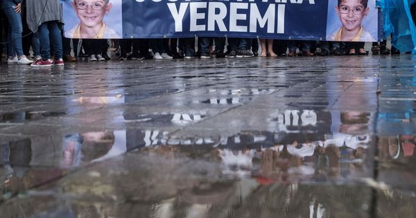 Foto: Protesta contra el cierre de la investigación del pequeño Yeremi, desaparecido en 2007. (Efe)
