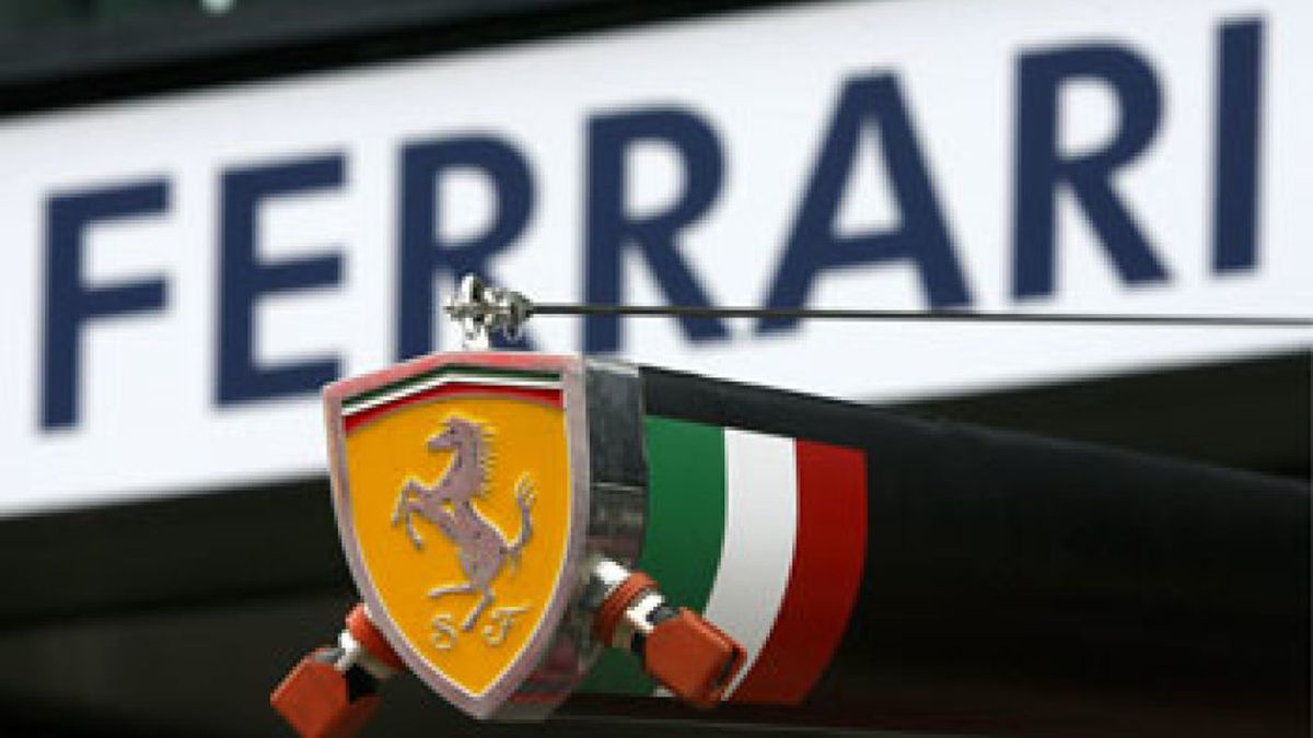 Ferrari, crisis fuera y dentro de la pista