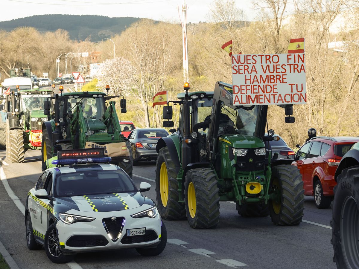 Foto: Marcha de tractores hasta el Ministerio de Agricultura (EFE/Chema Moya)