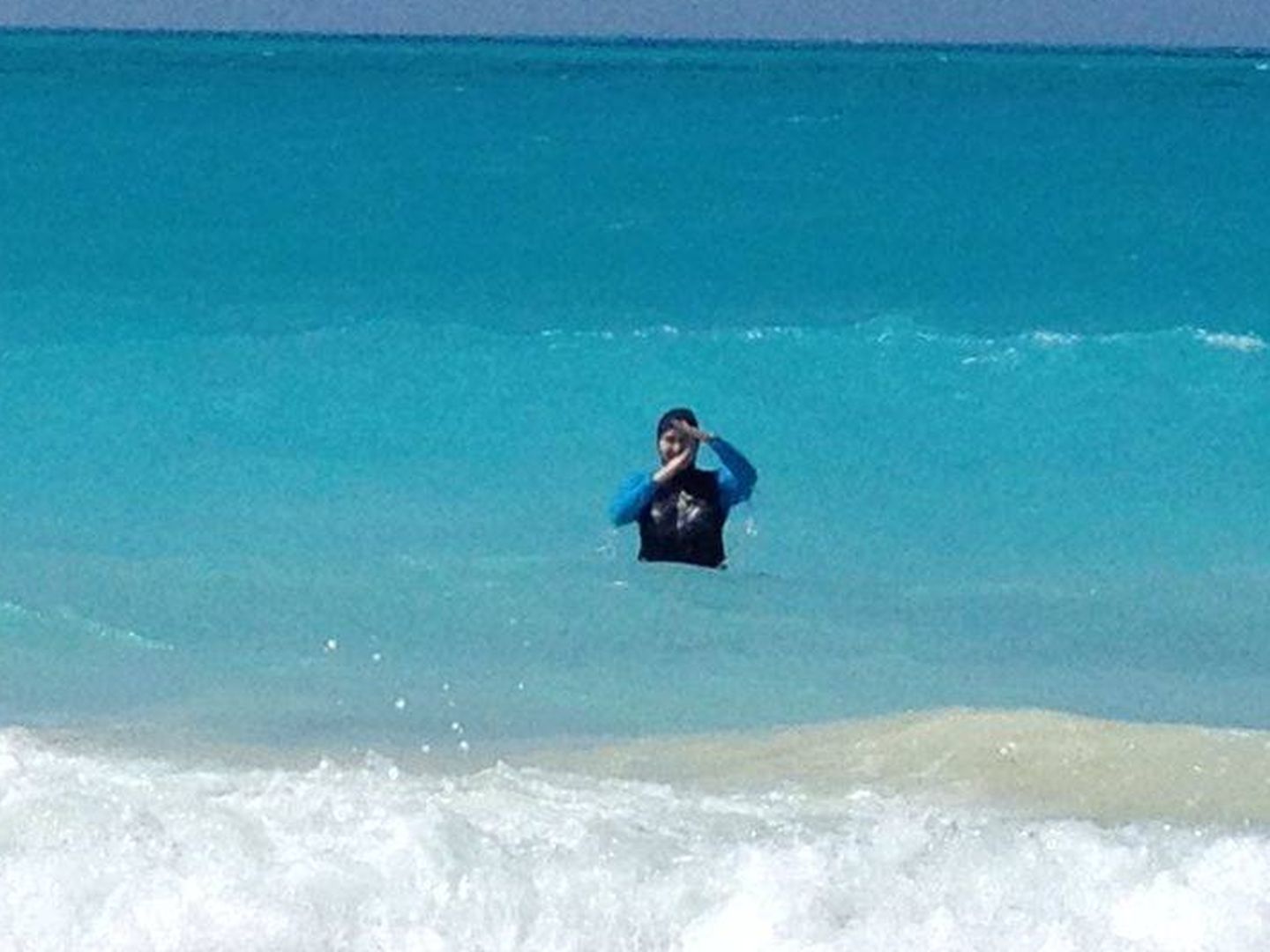 Amanda Figueras, con su 'burkini' en una playa de Egipto.