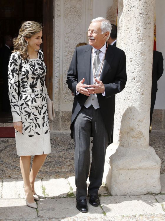 La Reina, con Eduardo Mendoza en 2017. (EFE/Ballesteros)