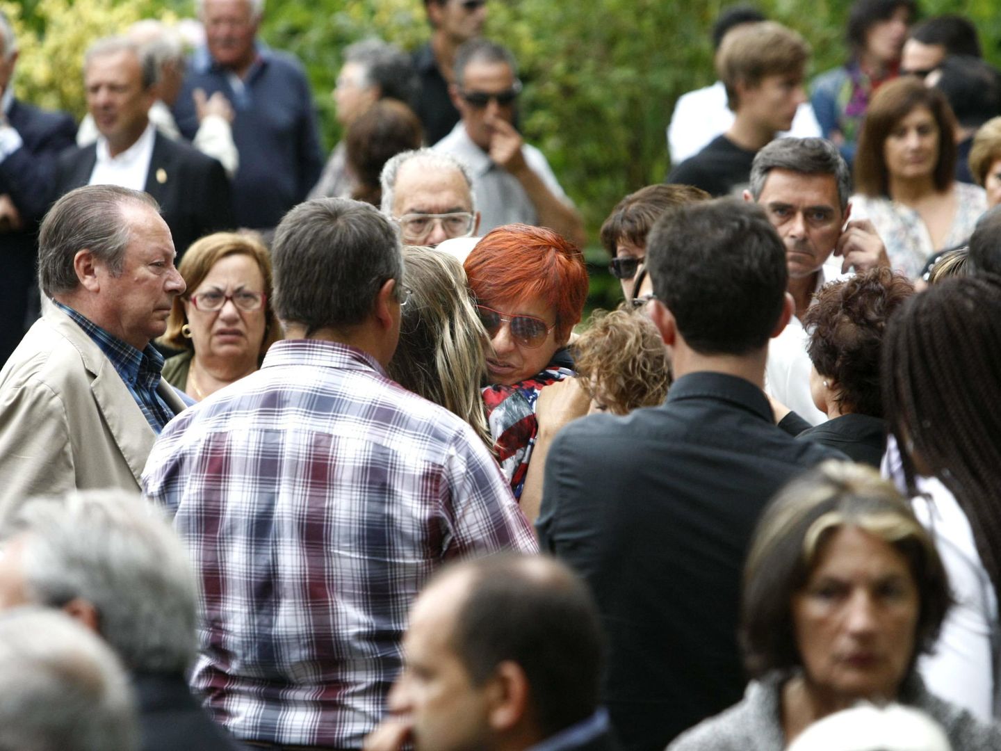 Sandra Ortega Mera (en el centro), en el funeral de su madre. (EFE)
