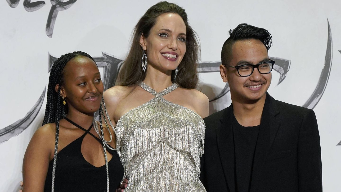 Angelina Jolie, junto con su hijo Maddox y su hija Zahara. (Getty Images)