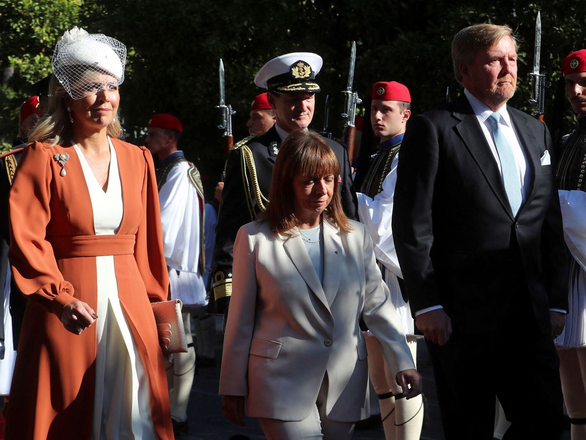 Foto: Los reyes holandeses, en su primer día de visita oficial en Grecia. (Reuters/Costas Baltas)