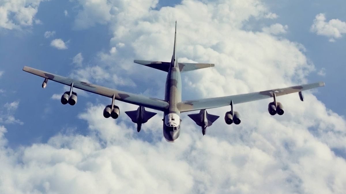 El bombardero nuclear que volará 100 años puede convertirse en portaviones volante
