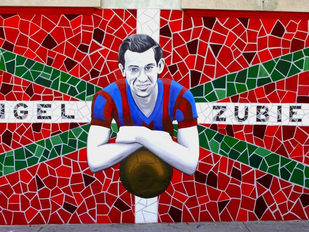 Foto: Mural en Buenos Aires con la imagen de Ángel Zubieta, con la camiseta de San Lorenzo de Almagro y la ikurriña. 