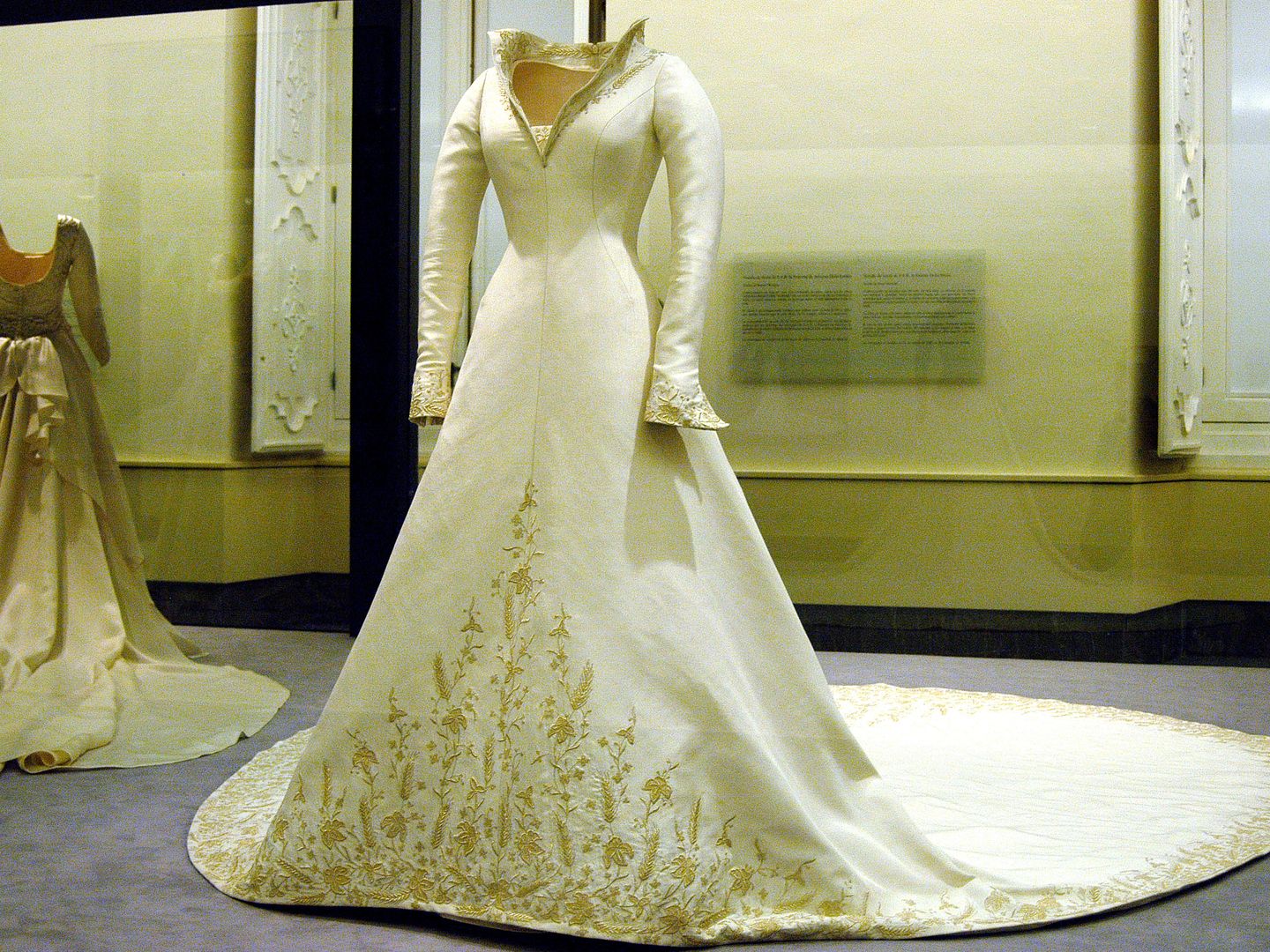 El vestido, tal y como fue expuesto después de la boda)