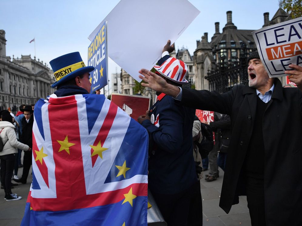 Foto: Partidarios del Brexit y de la permanencia en la UE, en una manifestación reciente en Londres. (Reuters)