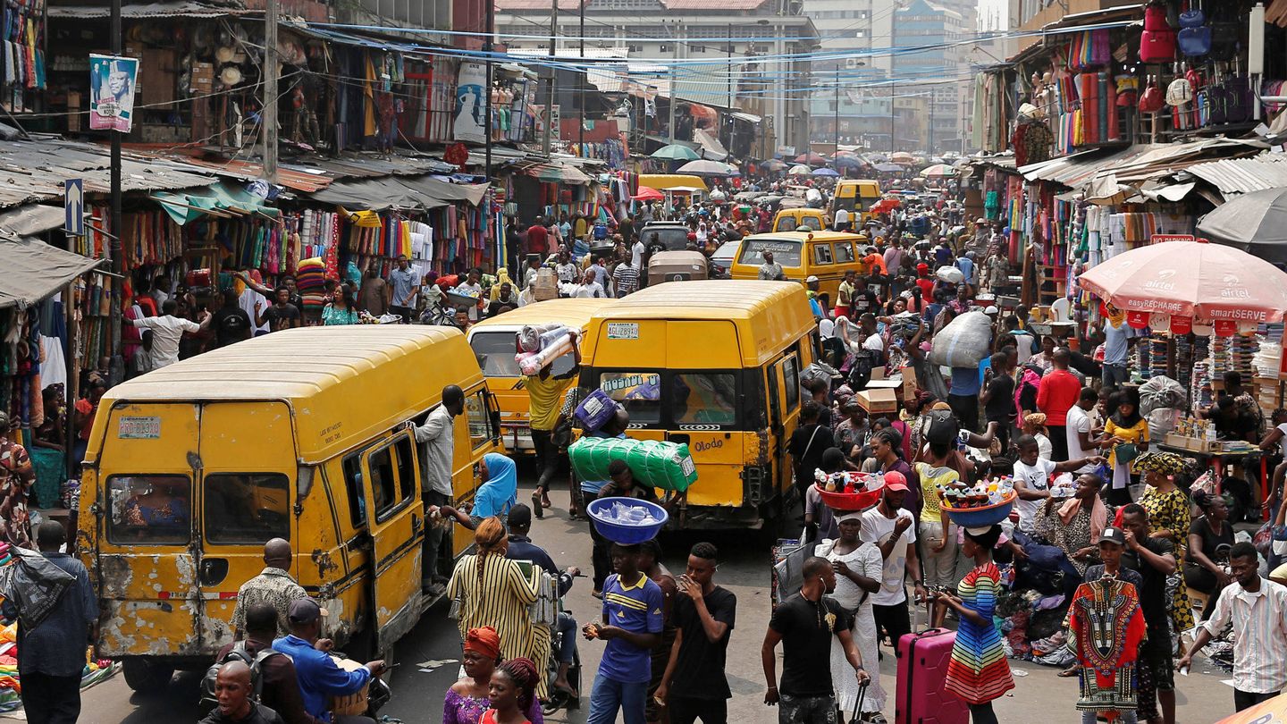 Una de las calles comerciales de Lagos, Nigeria. (Reuters)