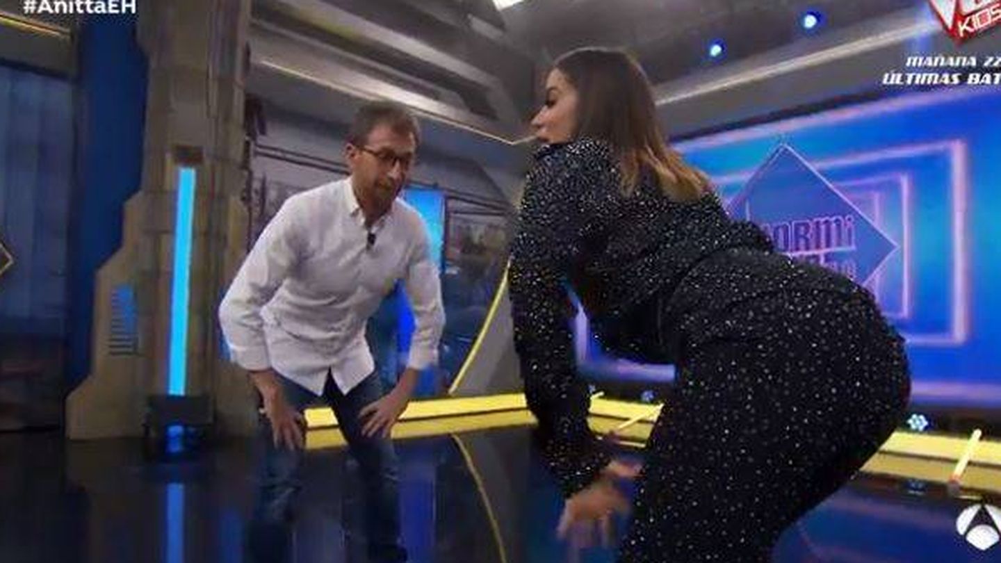 Pablo Motos prueba el twerking. (Atresmedia Televisión)