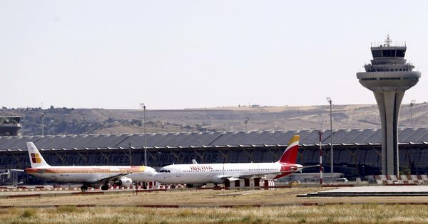 Foto: Torre de control en el aeropuerto Adolfo Suárez-Barajas de Madrid. (EFE)