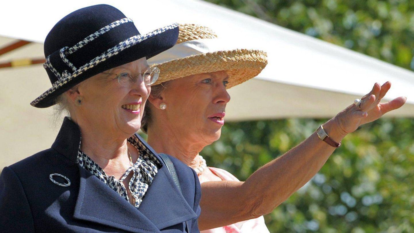 La reina Margarita II de Dinamarca y su hermana la princesa Benedicta. (EFE)