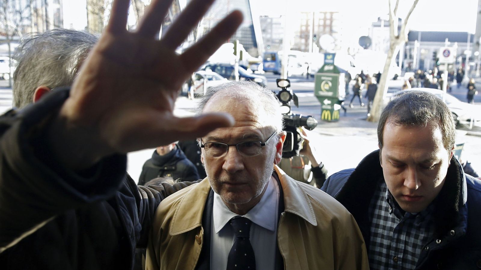 Foto: Rodrigo Rato, a su llegada a los juzgados de plaza de Castilla el pasado mes de febrero. (EFE)
