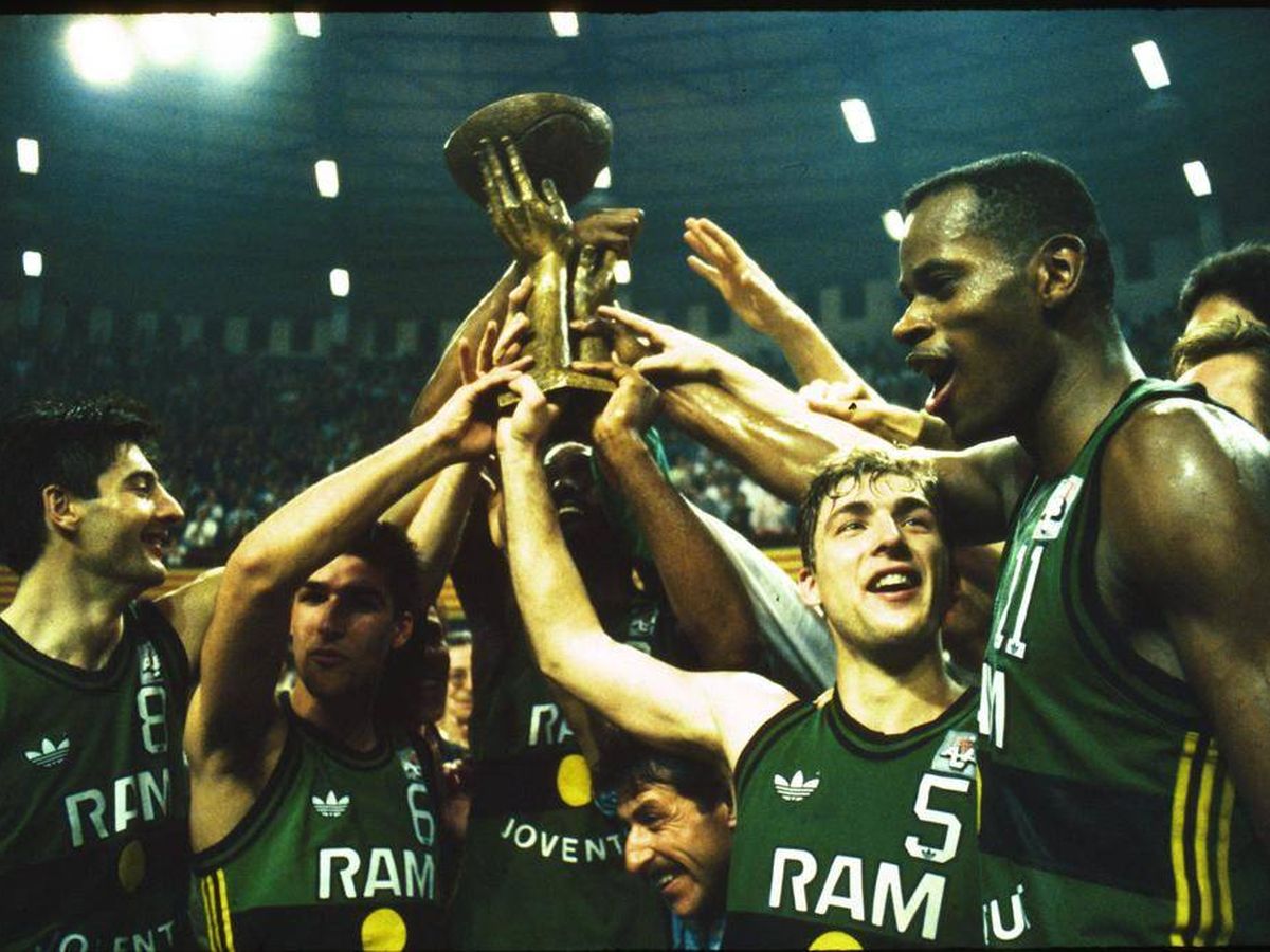 Foto: El Joventut de Badalona, con su segunda Copa Korac (1990).