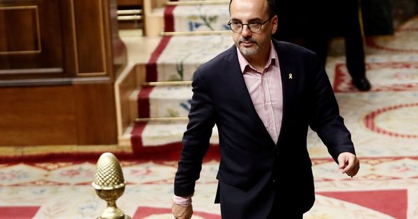 Foto: El portavoz del PDeCAT en el Congreso, Carles Campuzano, poco antes del inicio de una sesión de control al Gobierno. (EFE)