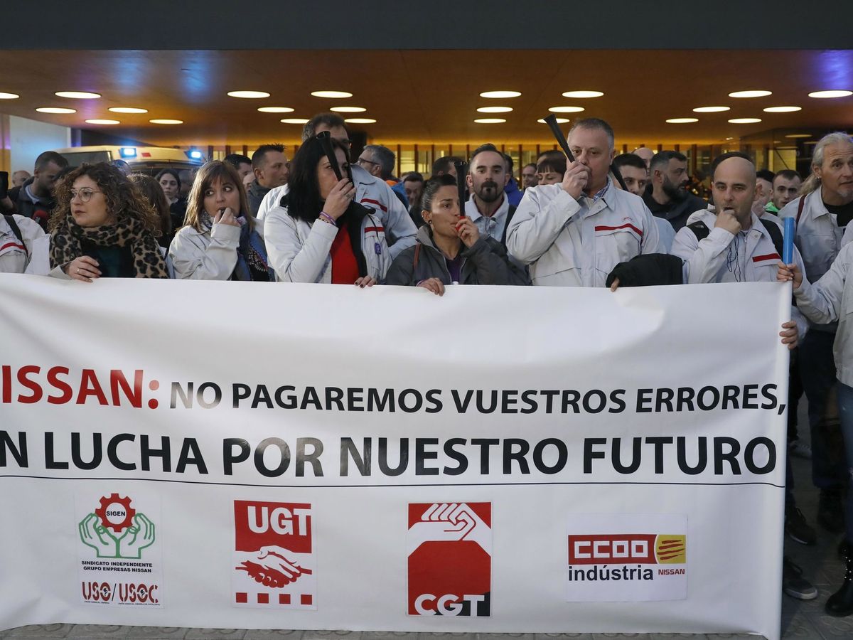 Foto: Trabajadores de nissan protestan ante el consulado japonés de barcelona
