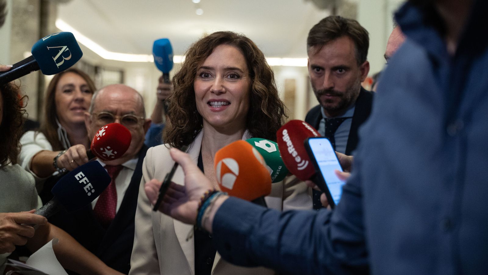 Cuándo se publica 'Íntimo', el libro de Isabel Díaz Ayuso: fecha de publicación y todo lo que se sabe
