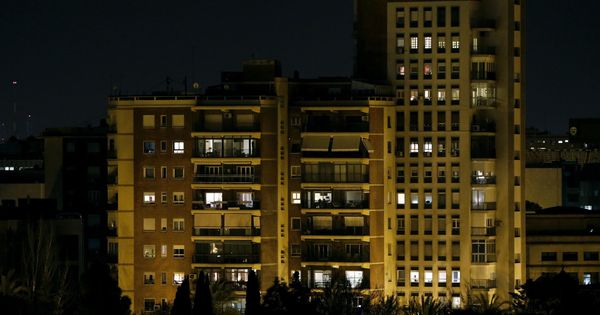Foto: Imagen de un bloque de viviendas en Valencia. (EFE)
