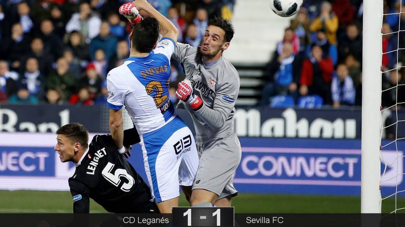 Foto: Sergio Rico falla en el gol. (EFE) 