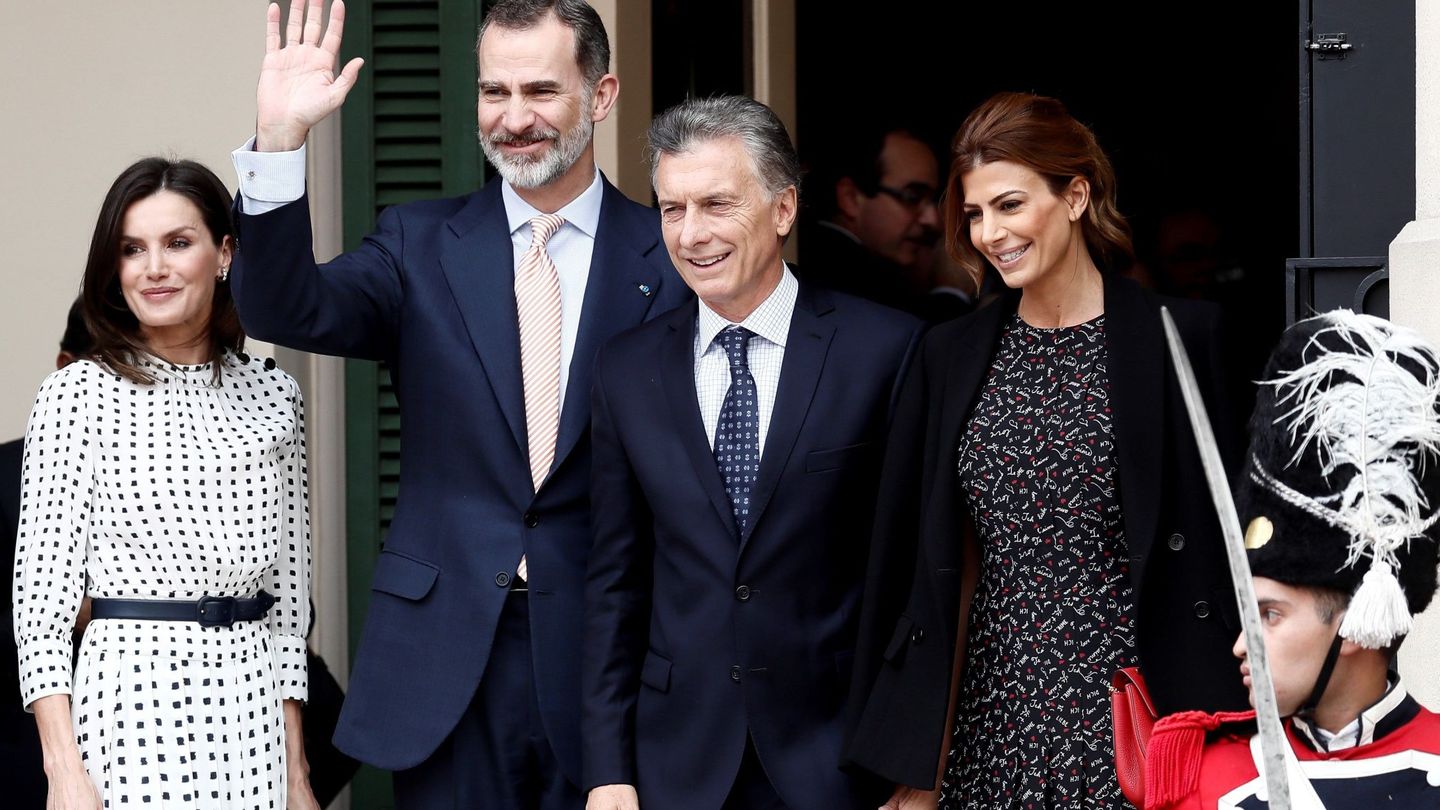 Los reyes Felipe VI y Letizia, junto al entonces presidente de Argentina, Mauricio Macri, y su esposa, Juliana Awada, en su visita de 2019. (EFE)