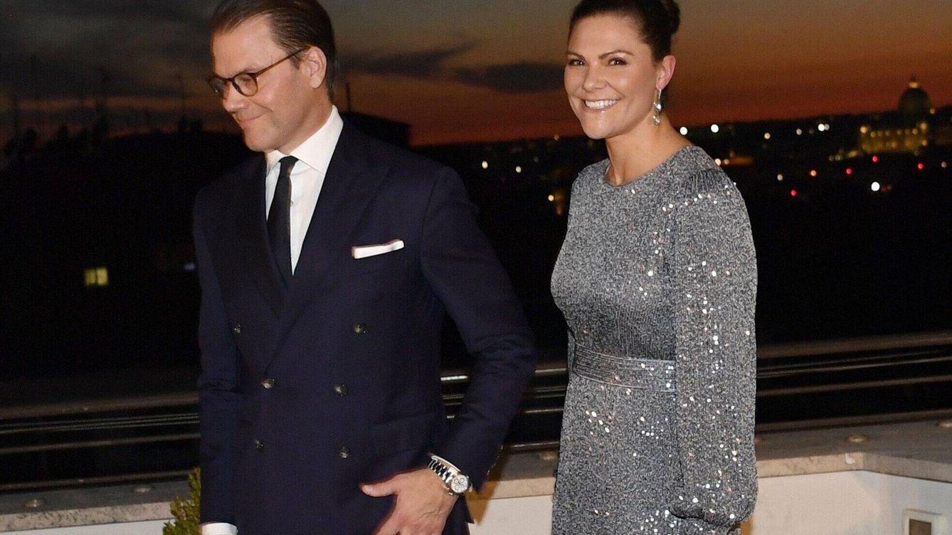 Victoria de Suecia saca su lado más fashion en Roma: el vestido de noche del que te enamorarás
