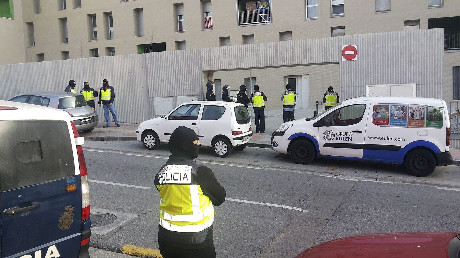 Foto: Foto de archivo de la policía de Ceuta realizando detenciones relacionadas con el Daesh.
