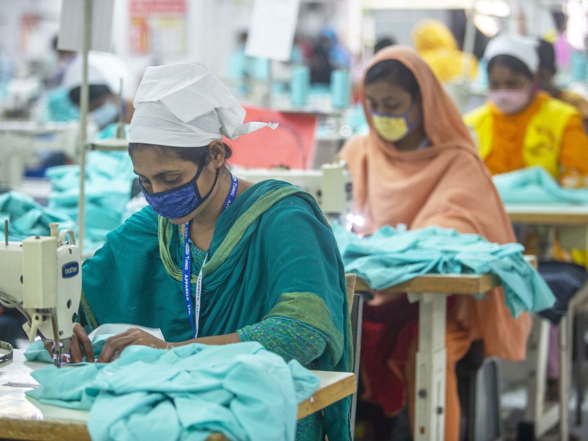Foto: Factoría textil en Bangladés. (EFE/M. Alam)